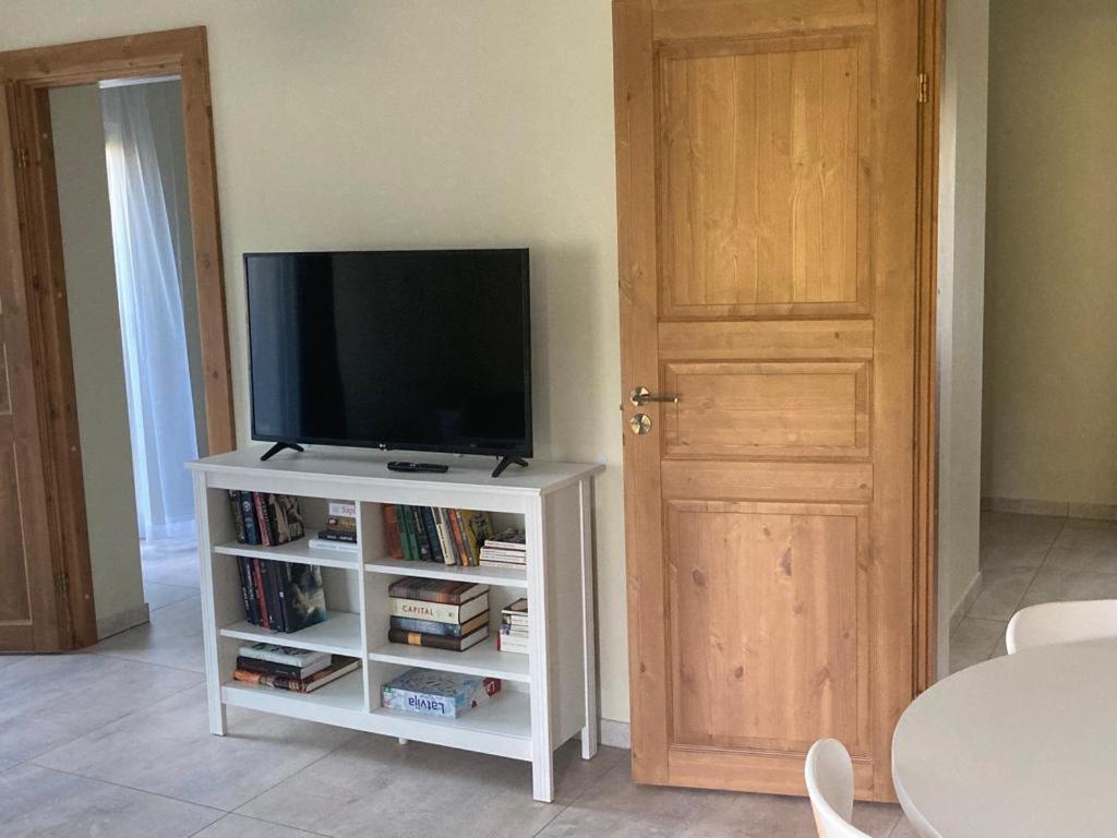 Luci Juras Apartamenti 2 로야 외부 사진
